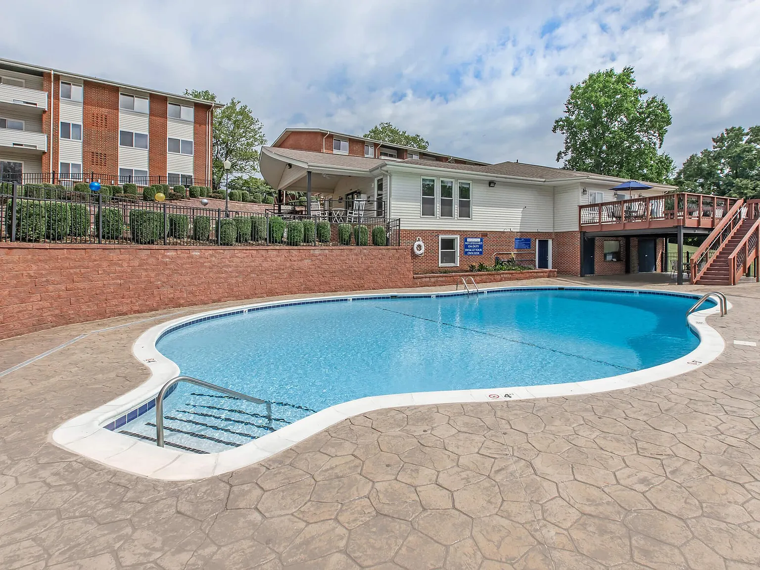 Windsor Hills Apartments — Photo 3