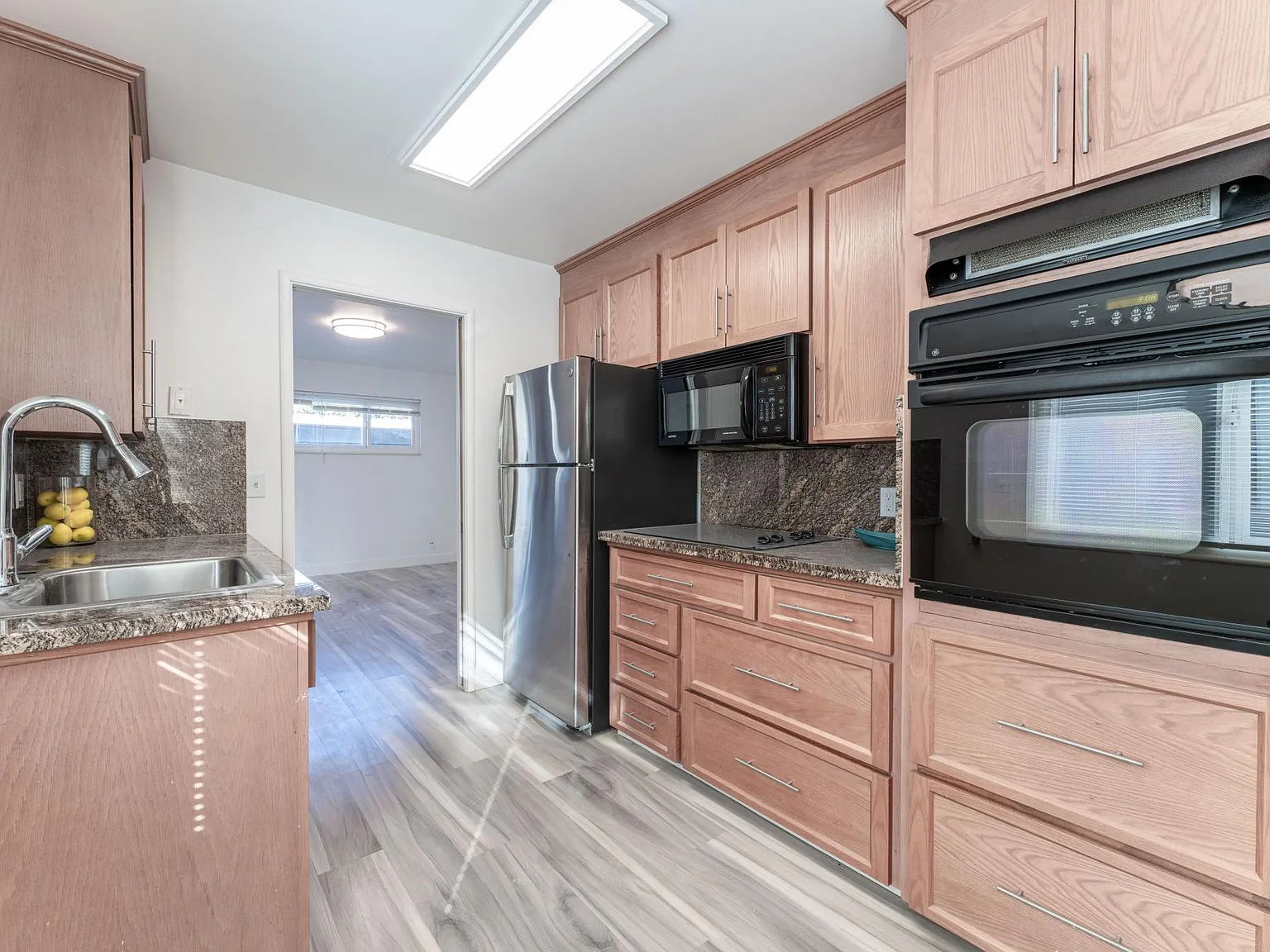 1 bed, 575 sqft, $2,595 — Photo 2