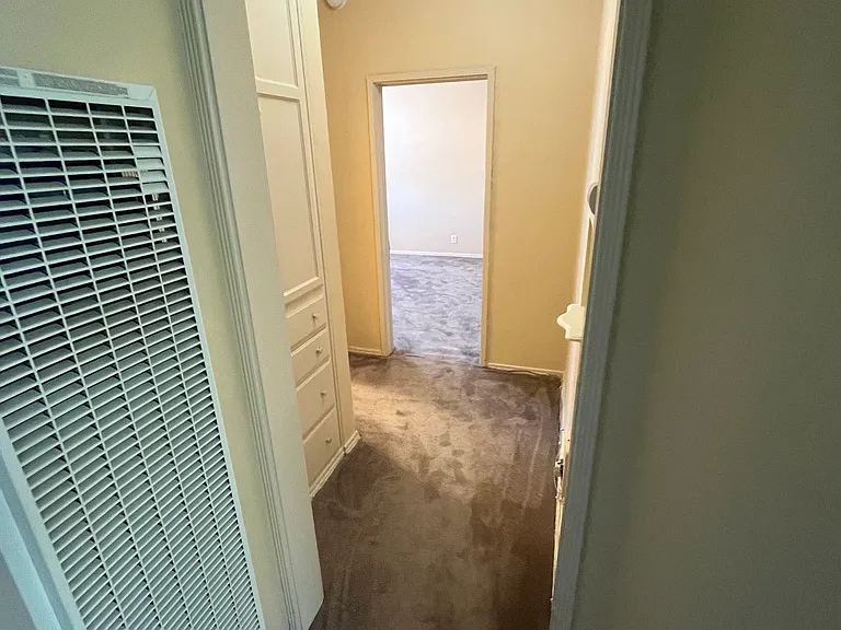 139 1/2 S Sweetzer Ave — Photo 11
