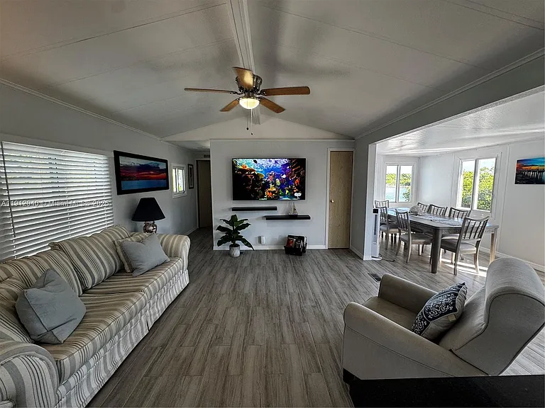 228 Orchid St — Photo 13