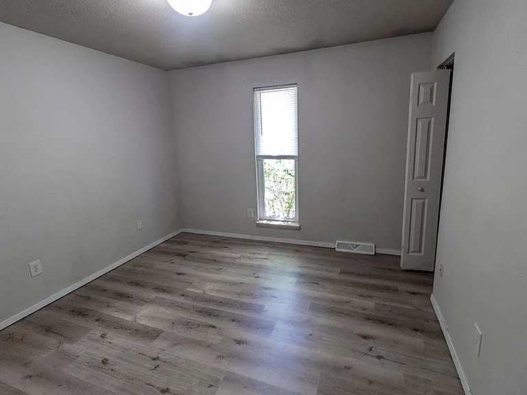 216 Wheaton Ct — Photo 10
