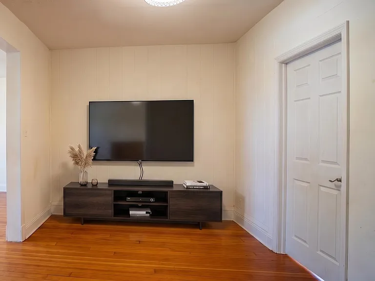 294 Clerk St #1 — Photo 16