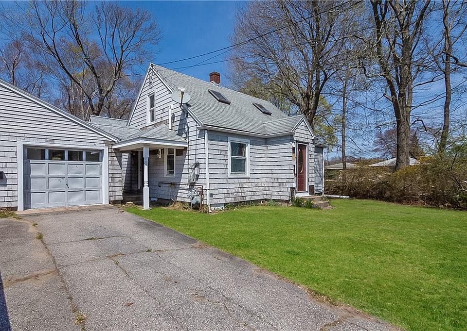 88 Wells St, Westerly, RI 02891 Zillow