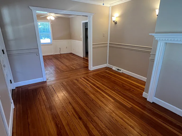 2494 Hartford Ave — Photo 9