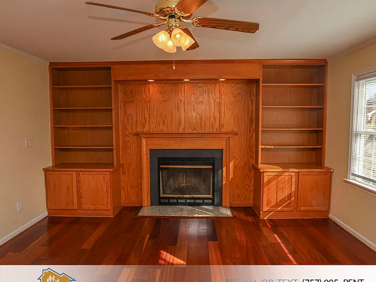 938 Churchill Ln — Photo 3