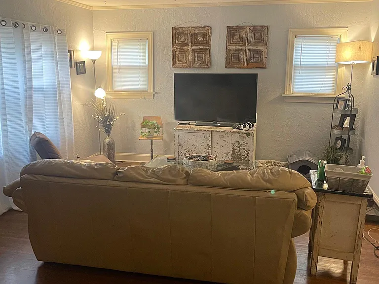 Current Renters Pictures