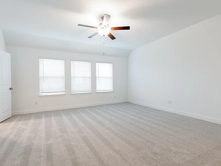 1403 Woodson Ridge Ln — Photo 34