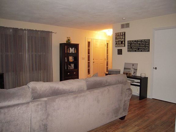 3rd image of 7075 Equestrian Cir