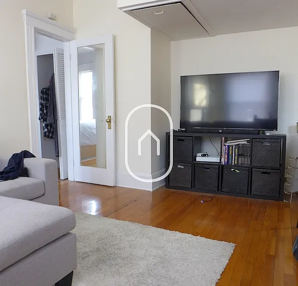 145 Sutherland Rd — Photo 6
