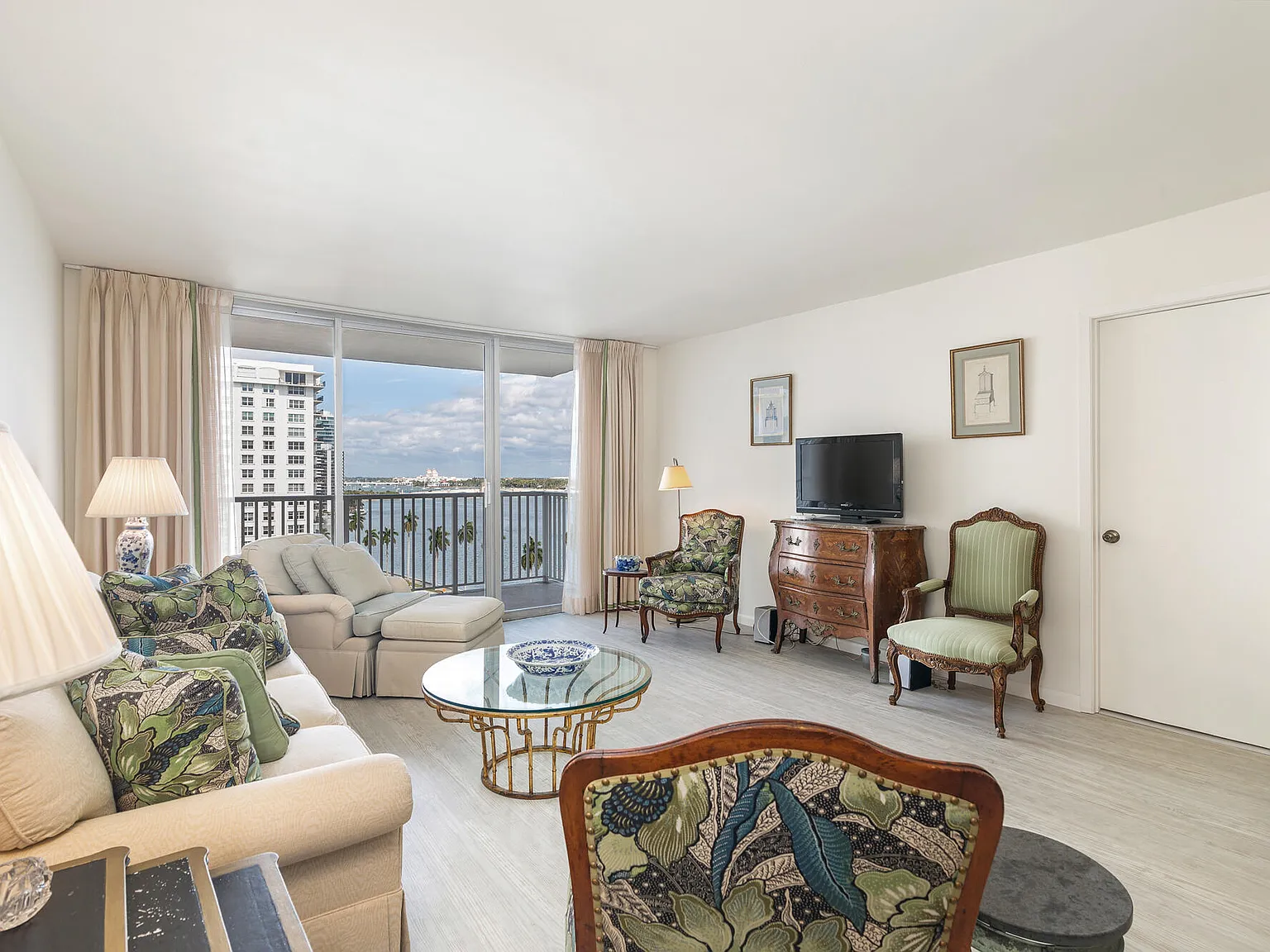 2 bed, 2.0 bath, 1348 sqft, $7,000 — Photo 4