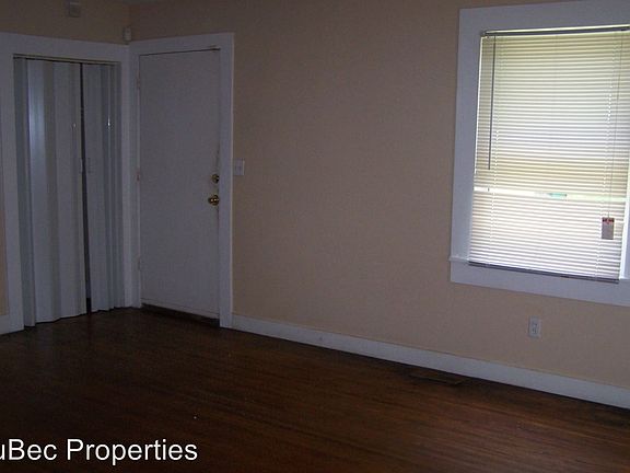 4th image of 2731 Catalina Ave