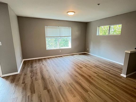 3rd image of 1696 25th Ave NE