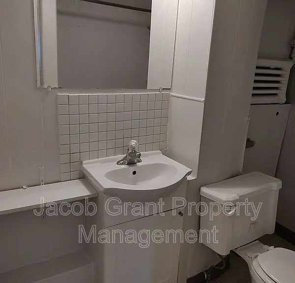 1042 S 4th Ave #B — Photo 8