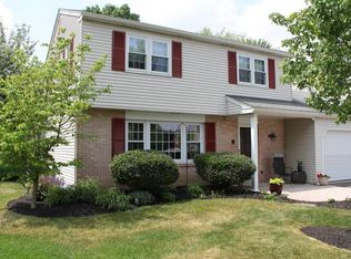 869 Lamplight Cir, Lancaster, PA 17601
