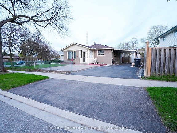 3rd image of 67 Sutherland Ave