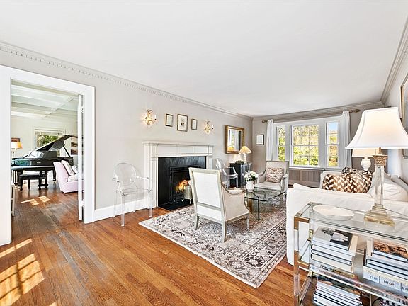 4th image of 120 Forest St