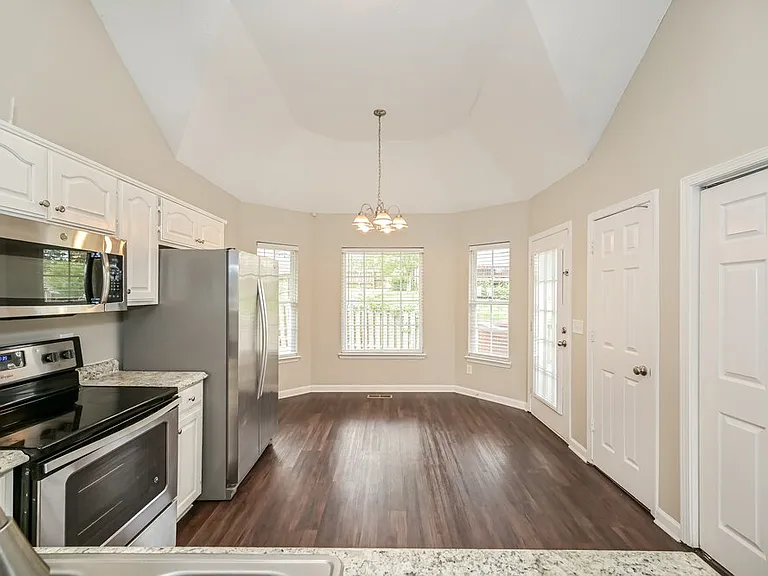 604 Parrish Pl — Photo 7