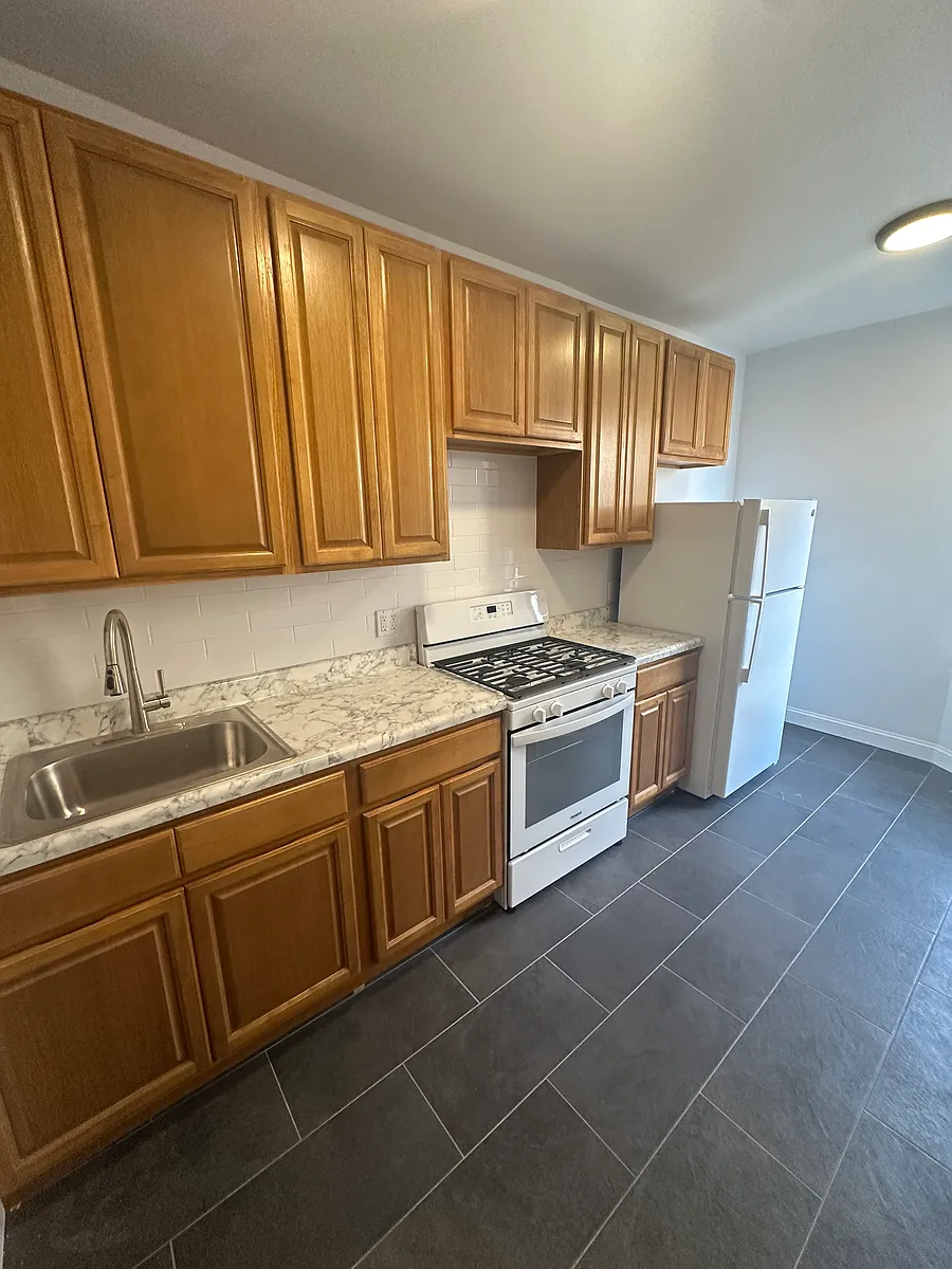 Building Photo - 3510 Bainbridge Ave #4CC