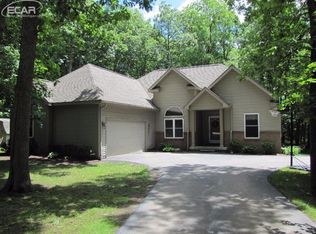 9411 Jean St, Fenton, MI 48430