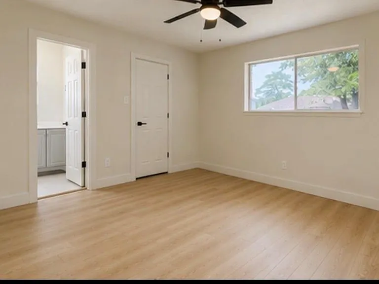 229 Oxford Dr — Photo 4