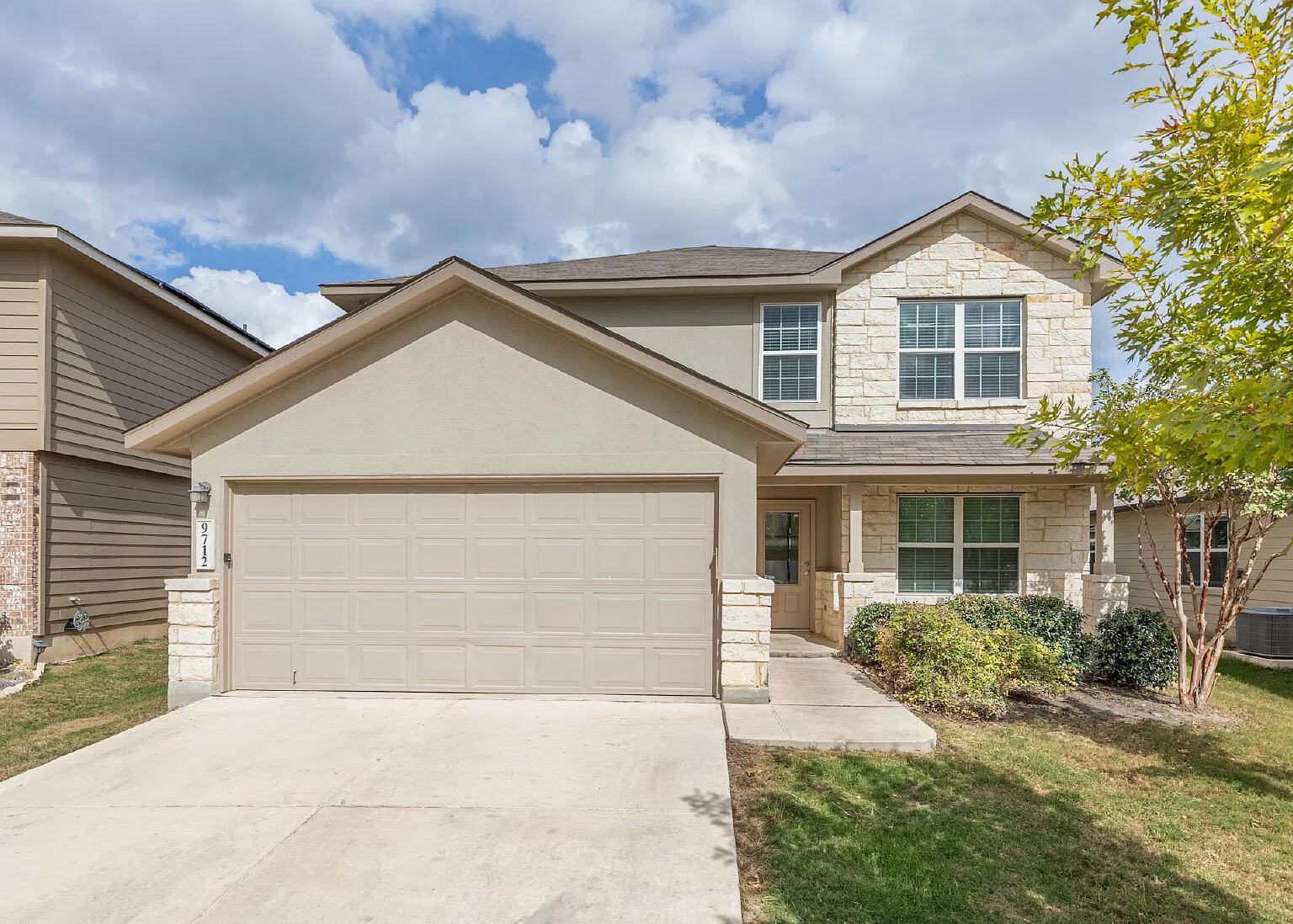 5 bed, 3.5 bath, 2678 sqft, $2,200 — Photo 1