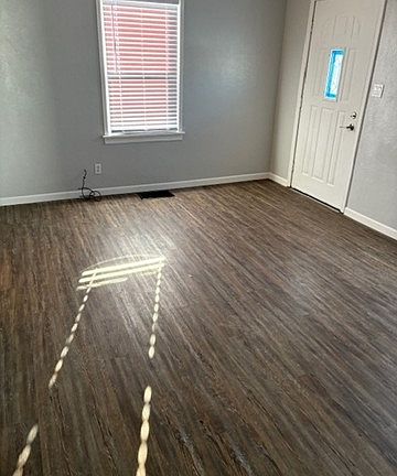 5th image of 1111 W Crestwood Dr