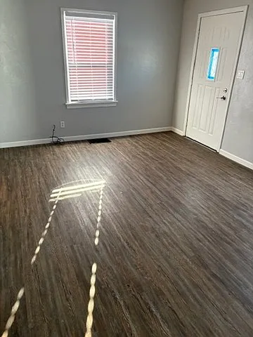 1111 W Crestwood Dr — Photo 5