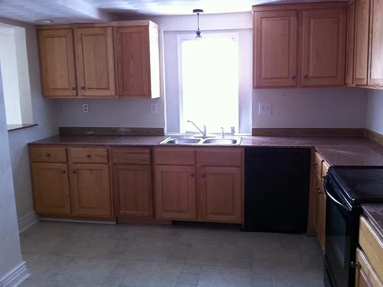 321 Pine Ave — Photo 3