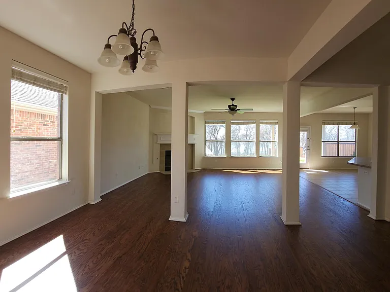 520 Lake Point Dr — Photo 3