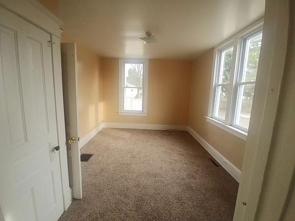 4th image of 206 S Center St Floor 1