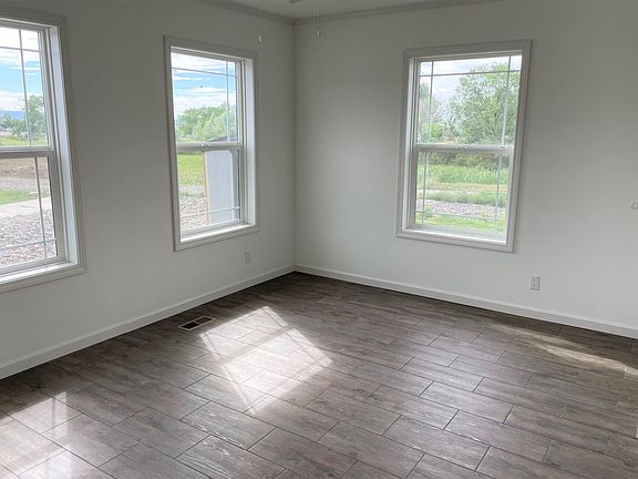 Master Bedroom offers 2 Closeta