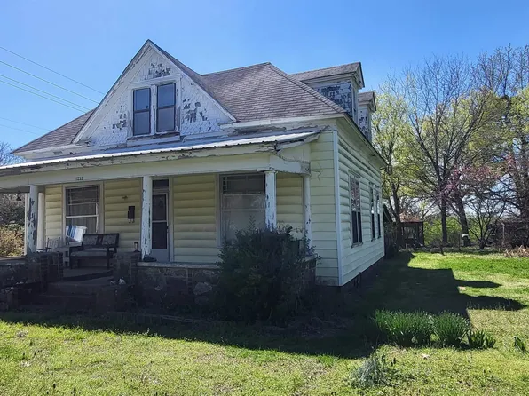 1211 S 9th St, Mena, AR 71953