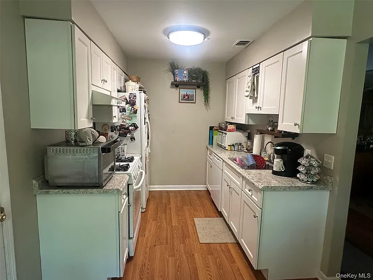 121 Villagegreen Ct — Photo 10