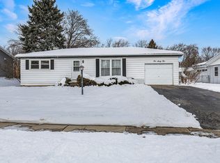 30W162 Claymore Ln, Naperville, IL 60563