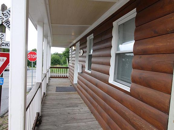 4th image of 121 Perry St
