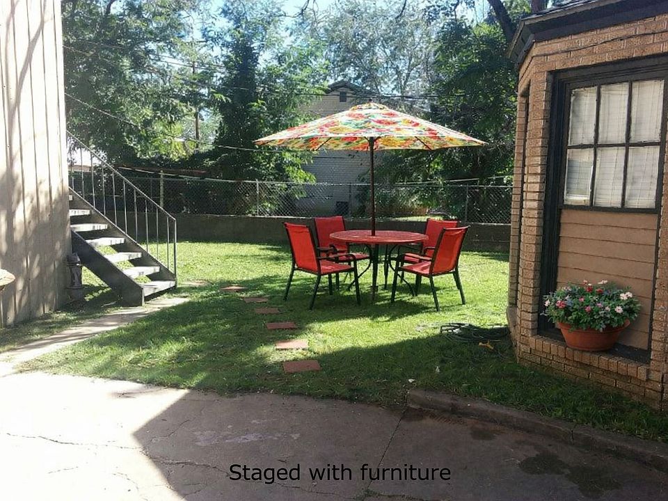 Large backyard with space for outdoor furniture and even a garden!!
