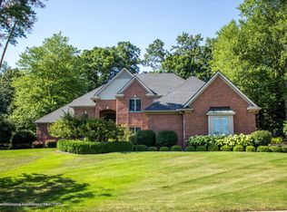 2370 Pine Hollow Dr, East Lansing, MI 48823