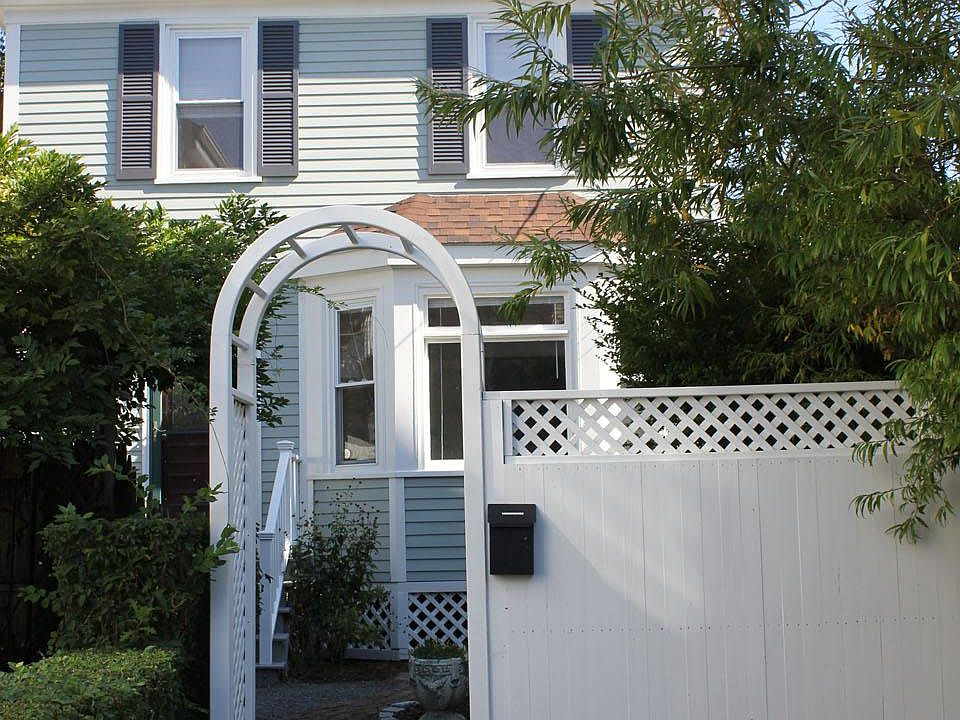 Charming 2 Bedroom 1.5 Bath with Off Street Parking