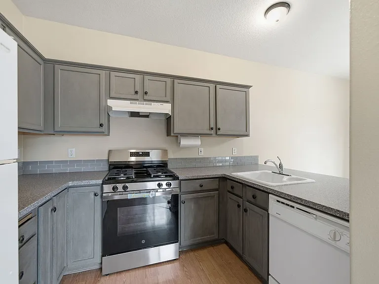 1499 NE Birkshire Ct — Photo 10