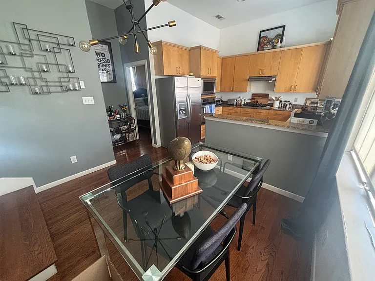 4116 N Hall St — Photo 8