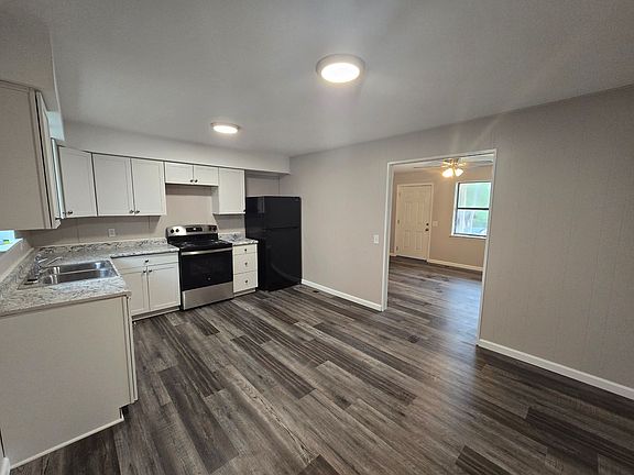 2nd image of 210 Jean St