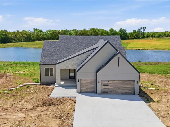 16055 W Eisenhower Rd, Leavenworth, KS 66048