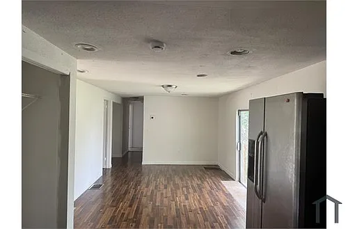 1421 James St Photo 1