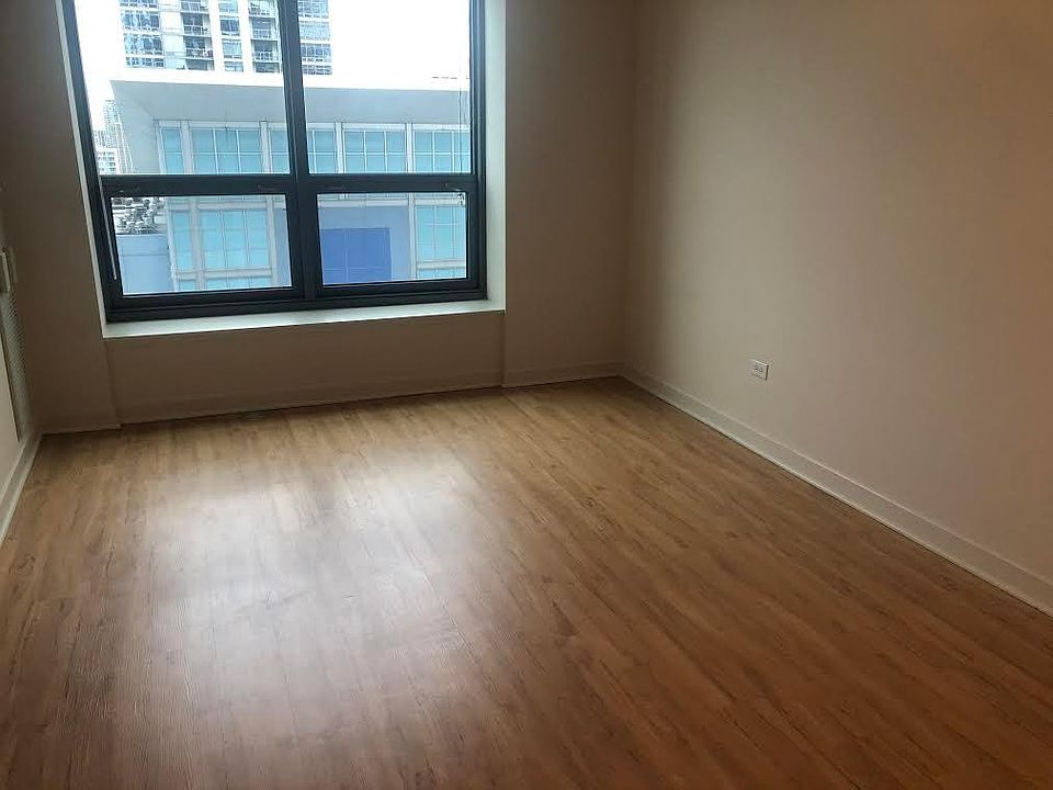 2nd image of 1301 S Michigan Ave #407