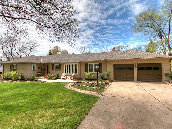 2nd image of 9816 Pembroke Ln