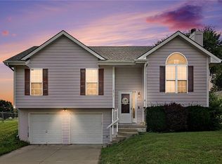 18713 Primrose St, Smithville, MO 64089