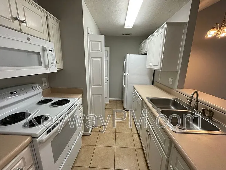 445 Northrop Pl — Photo 5