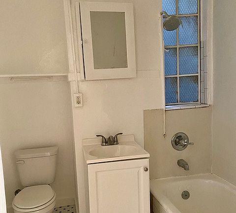2nd image of 1537 Corinth Ave APT 4