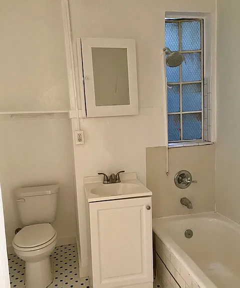 1537 Corinth Ave #4 — Photo 2