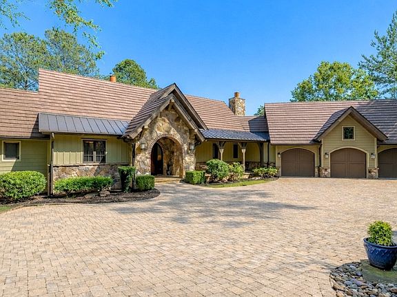 2nd image of 215 Long Ridge Rd